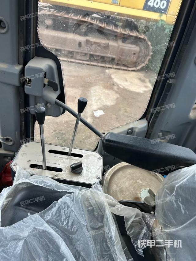 駕駛室頂蓬內（壓路機駕駛室）