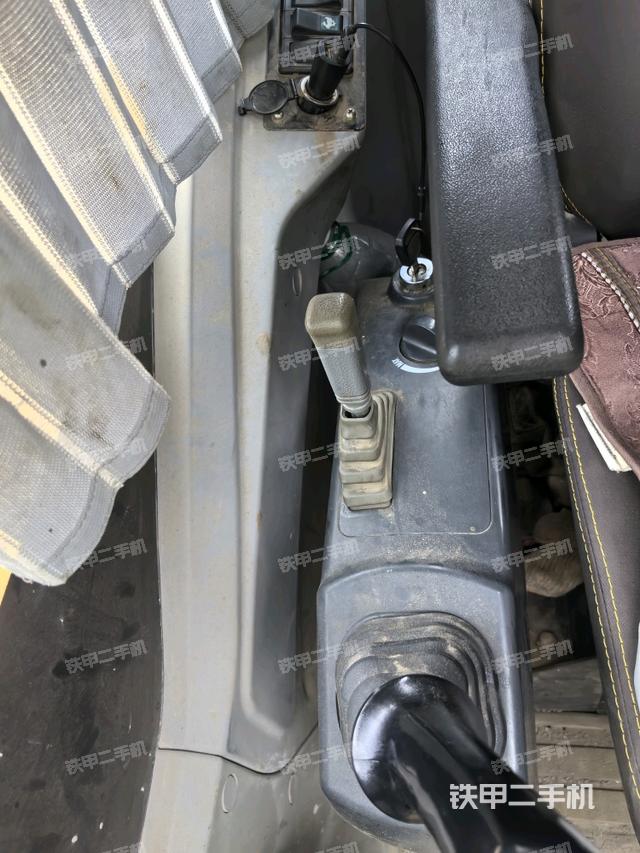 座椅左側(cè)控制臺(tái)/音響/含左手柄（駕駛室部分）