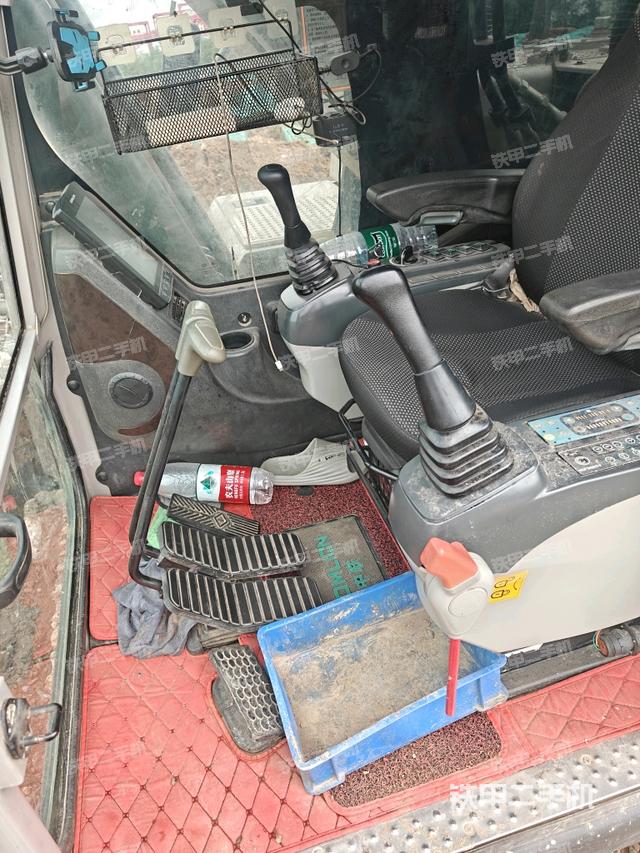 座椅右侧控制台/钥匙门/油门/含右手柄（驾驶室部分）