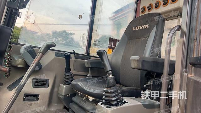 駕駛室整體（整機(jī)外觀）