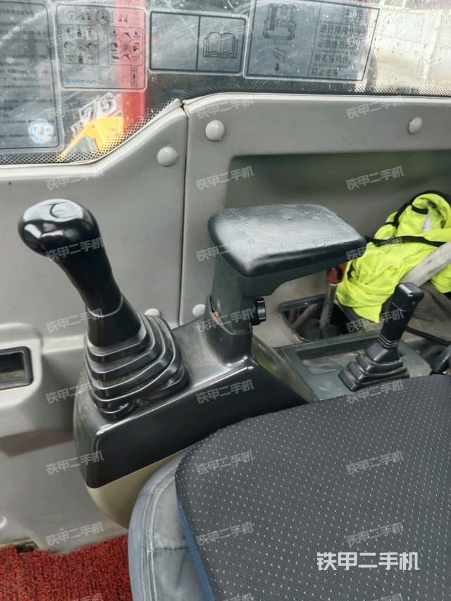 座椅右側(cè)控制臺(tái)/鑰匙門/油門/含右手柄（駕駛室部分）