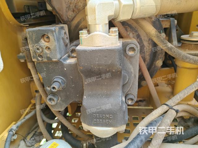 液壓泵艙室正面整體（整機(jī)外觀）