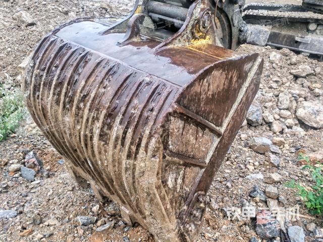 鏟斗右后整體（工作和回轉(zhuǎn)裝置）