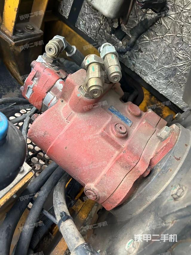 液壓泵艙室正面整體（整機(jī)外觀）