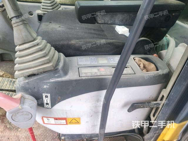 座椅左側(cè)控制臺/音響/含左手柄（駕駛室部分）