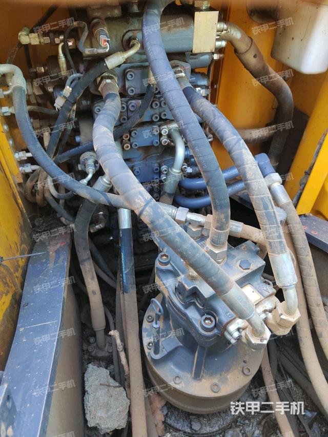 回转马达和主控阀（整机外观）