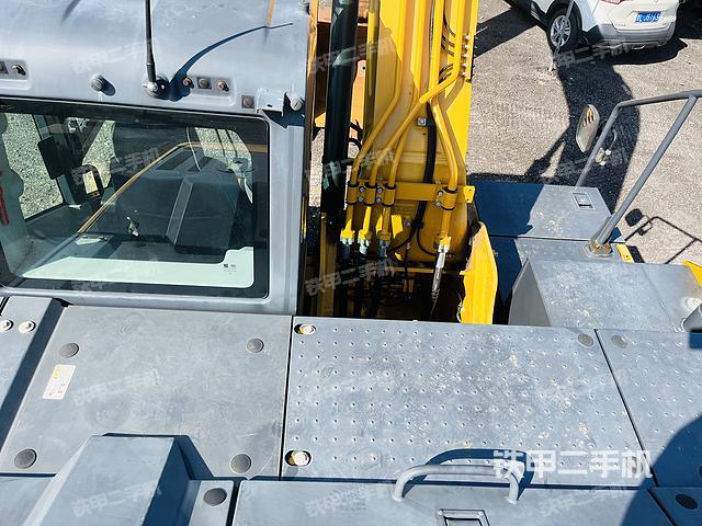 驾驶室顶部（整机外观）