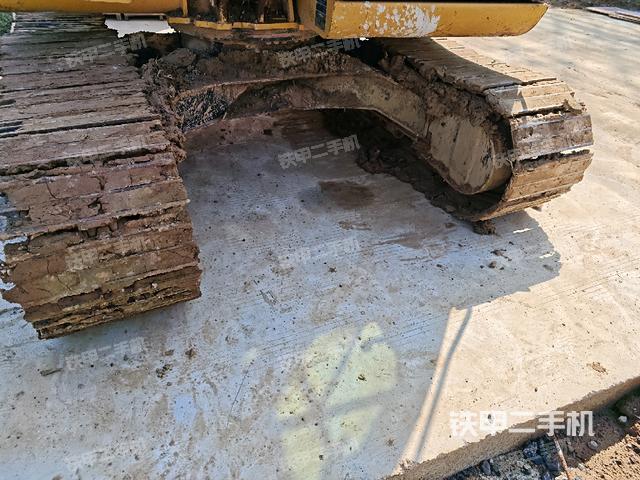 轉(zhuǎn)盤和下車架正前（工作和回轉(zhuǎn)裝置）