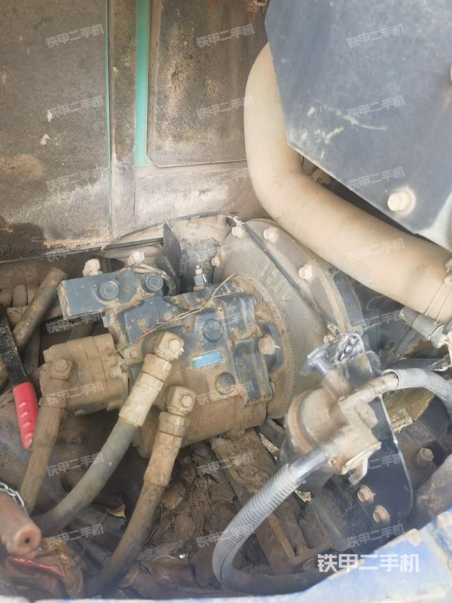 液壓泵艙室正面整體（整機(jī)外觀）