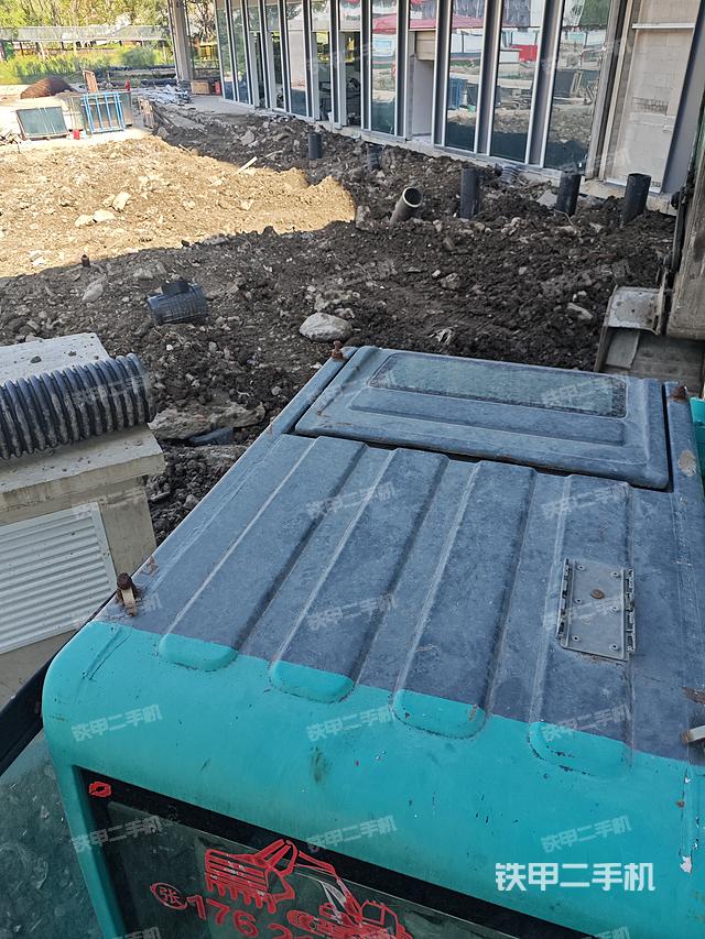 驾驶室顶部（整机外观）