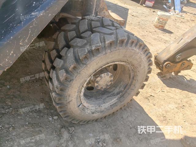 右驱动轮（行走机构）