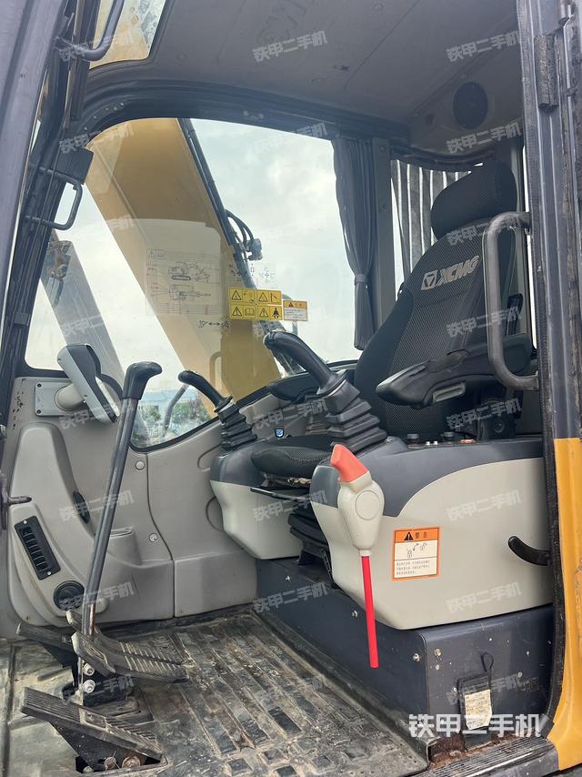 驾驶室整体（整机外观）