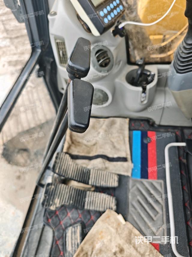 座椅左侧控制台/音响/含左手柄（驾驶室部分）