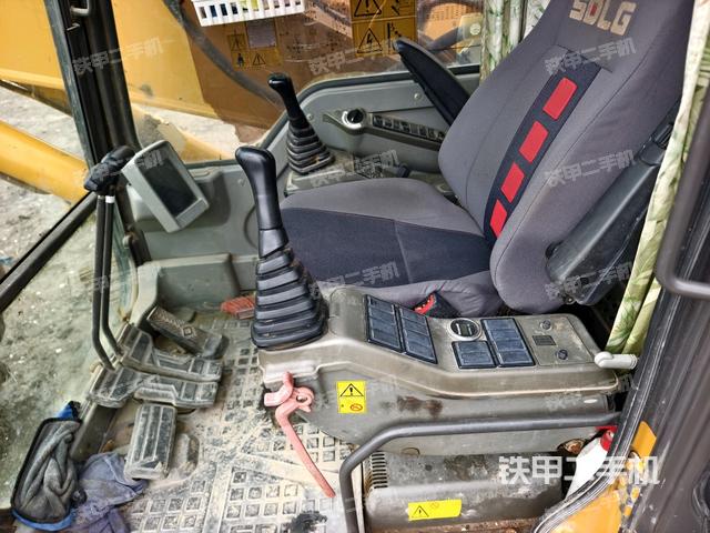 驾驶室整体（整机外观）