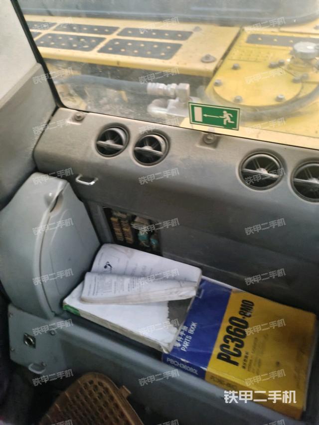 后窗玻璃角标（驾驶室部分）