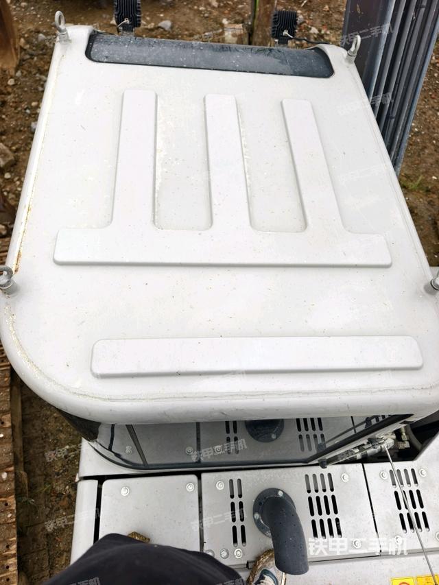 驾驶室顶部（整机外观）