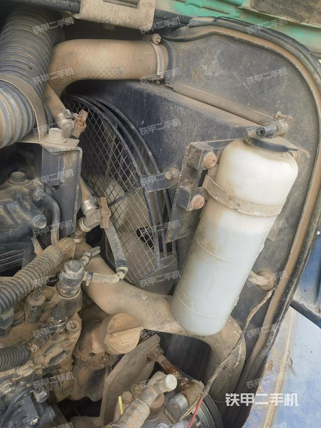 回轉(zhuǎn)馬達(dá)和主控閥（整機(jī)外觀）