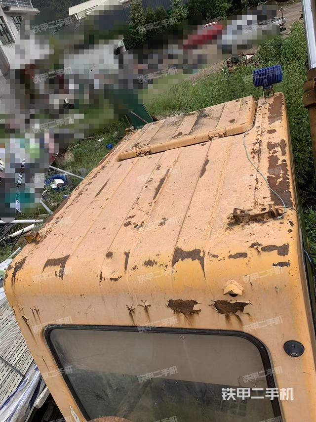 駕駛室頂部（整機外觀）