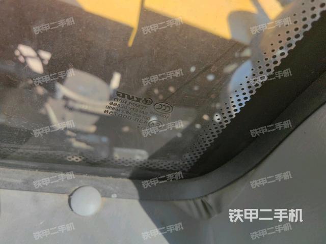 后窗玻璃角标（驾驶室部分）