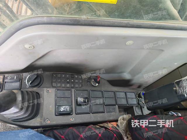 驾驶室整体（整机外观）