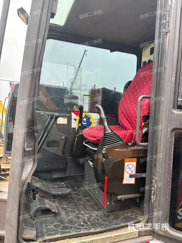 驾驶室顶部（整机外观）