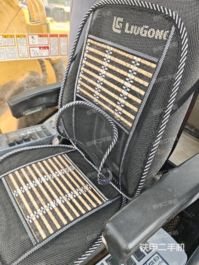 驾驶室左前45度（驾驶室部分）