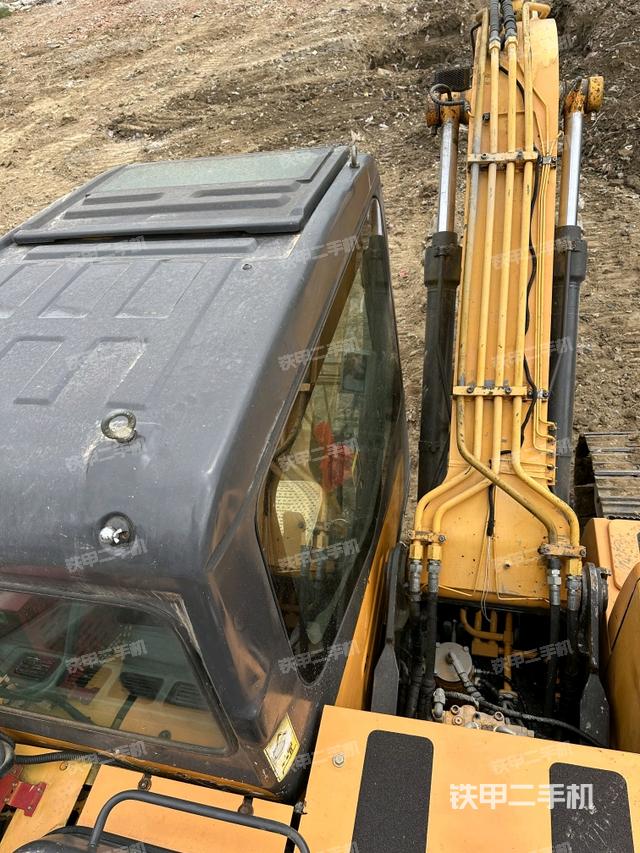 驾驶室顶部（整机外观）