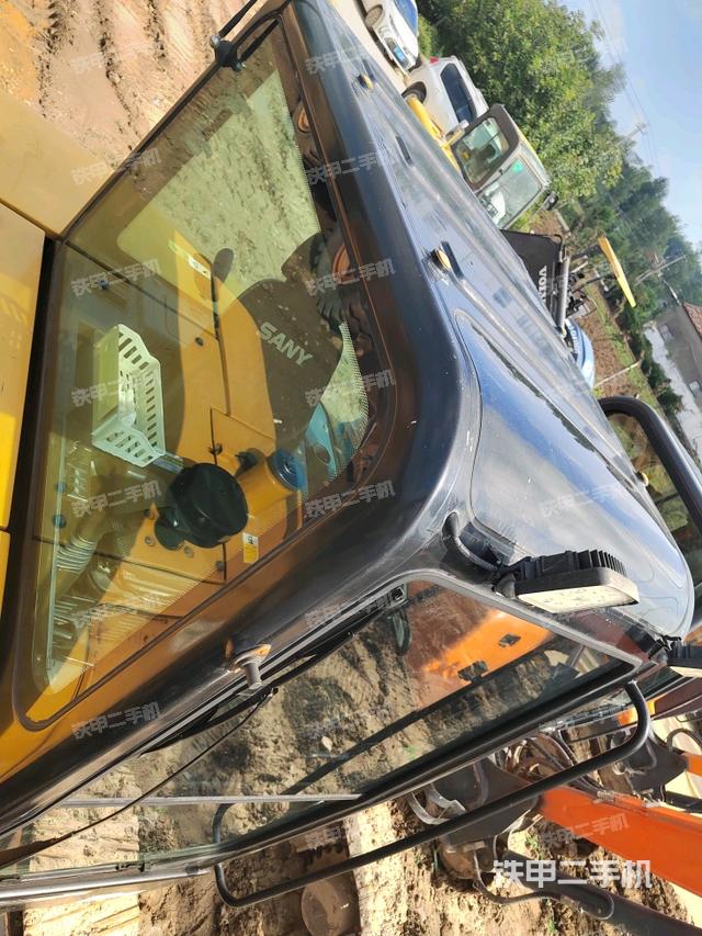 驾驶室顶部（整机外观）