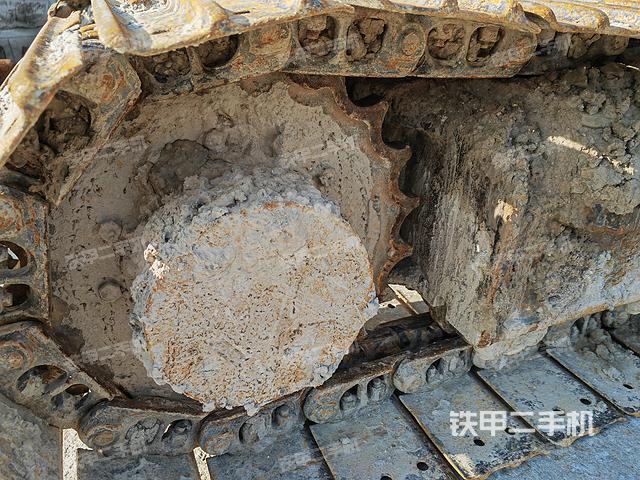 單側(cè)履帶整體(整機(jī)外觀) 單側(cè)履帶整體(整機(jī)外觀)