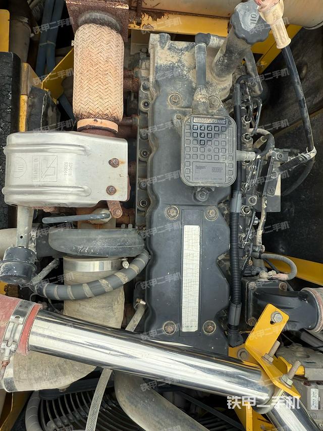 回转马达和主控阀（整机外观）