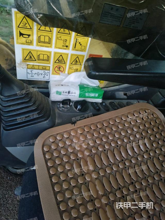 座椅右侧控制台/钥匙门/油门/含右手柄（驾驶室部分）