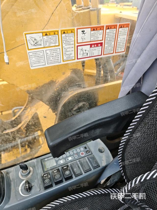 左后方玻璃角标（驾驶室部分）