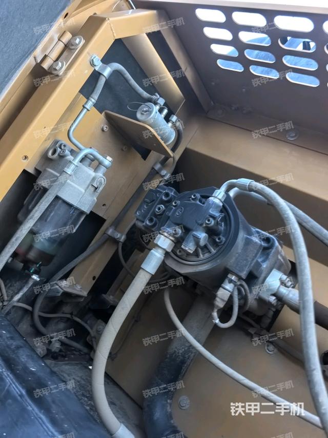 液壓泵斜45?左（大件艙室）