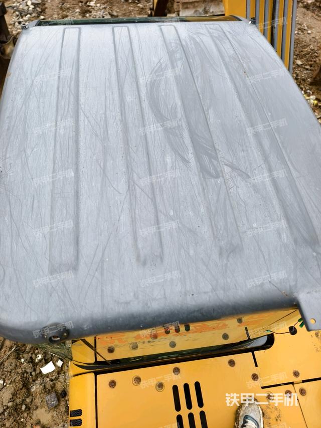 驾驶室顶部（整机外观）