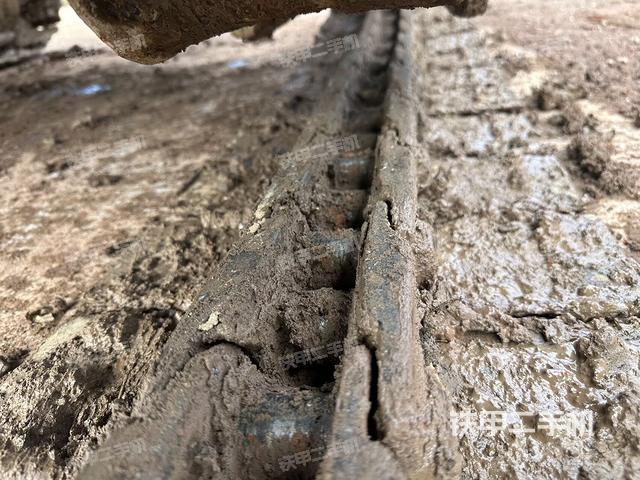 左驅(qū)動輪（行走機(jī)構(gòu)）