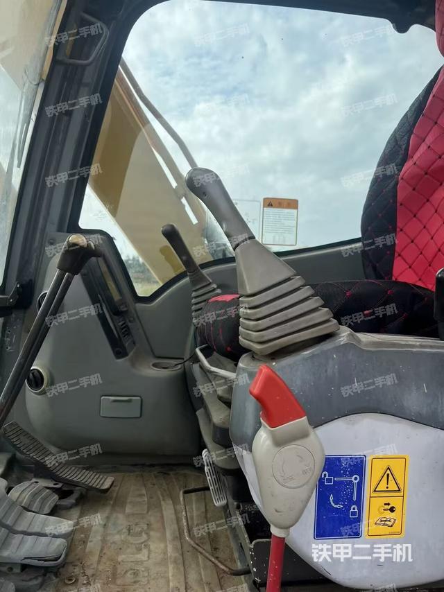 驾驶室整体（整机外观）