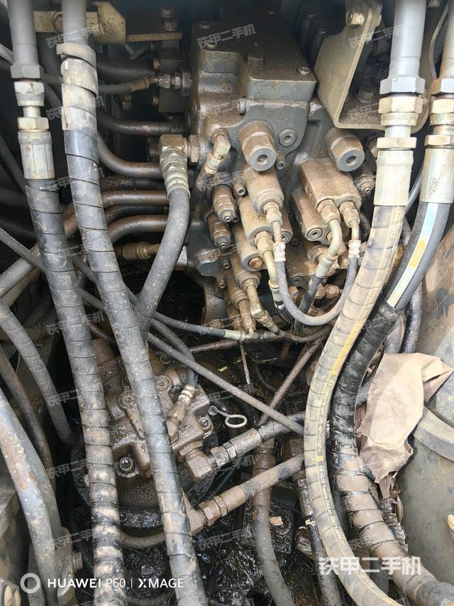 回轉(zhuǎn)馬達(dá)和主控閥（整機(jī)外觀）