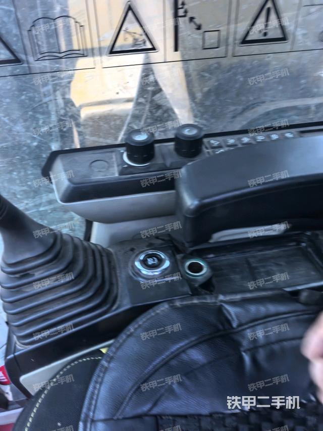 座椅右側(cè)控制臺/鑰匙門/油門/含右手柄（駕駛室部分）