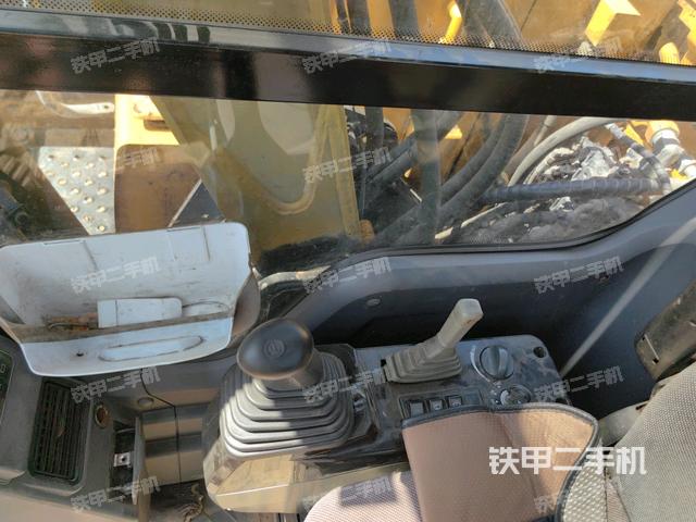 座椅左侧控制台/音响/含左手柄（驾驶室部分）