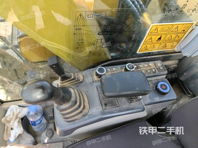 座椅左侧控制台/音响/含左手柄（驾驶室部分）