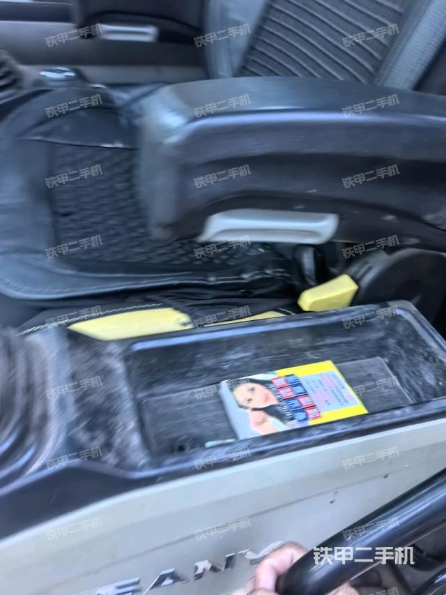 座椅左側(cè)控制臺/音響/含左手柄（駕駛室部分）