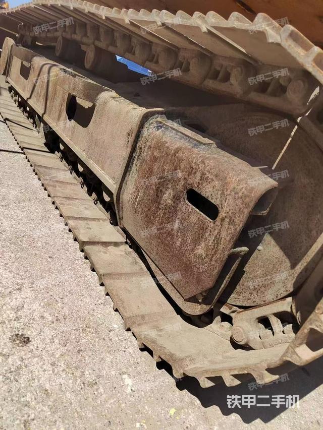 驾驶室顶部（整机外观）