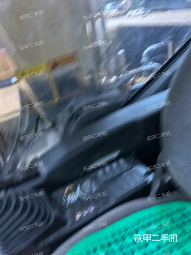 座椅左侧控制台/音响/含左手柄（驾驶室部分）