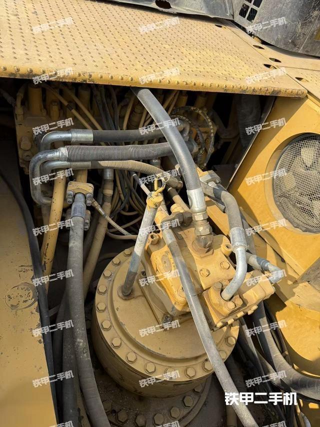 回转马达和主控阀（整机外观）