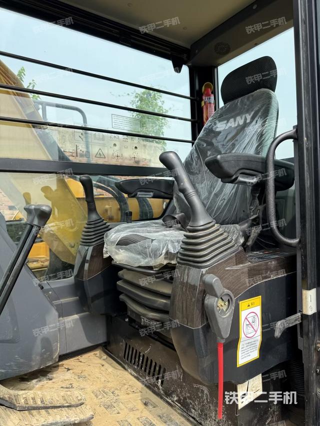 驾驶室整体（整机外观）