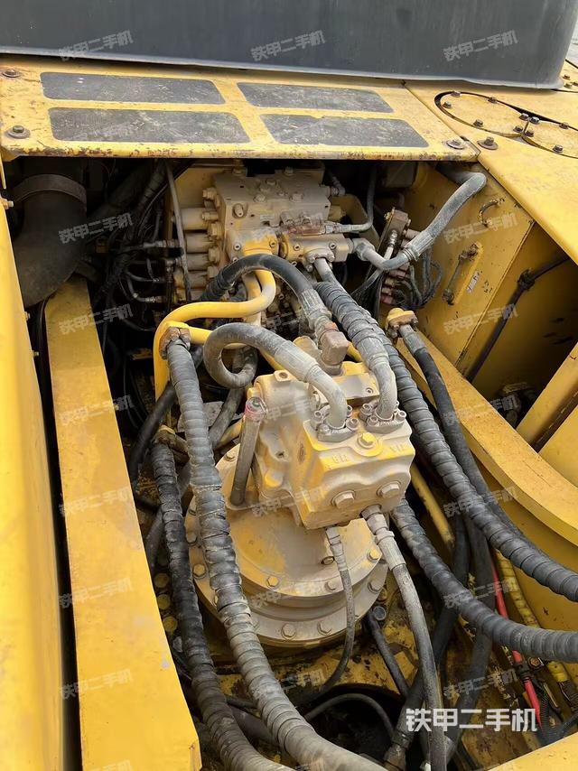 回转马达和主控阀（整机外观）