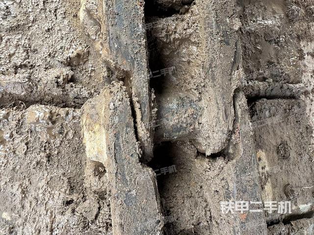 右驅(qū)動輪（行走機(jī)構(gòu)）