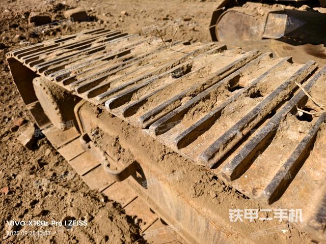 单侧履带整体（整机外观）