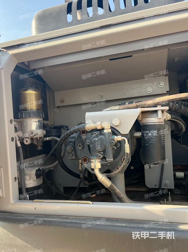 液壓泵艙室正面整體（整機(jī)外觀）