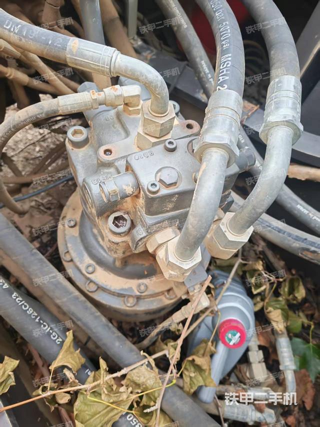 回转马达和主控阀（整机外观）